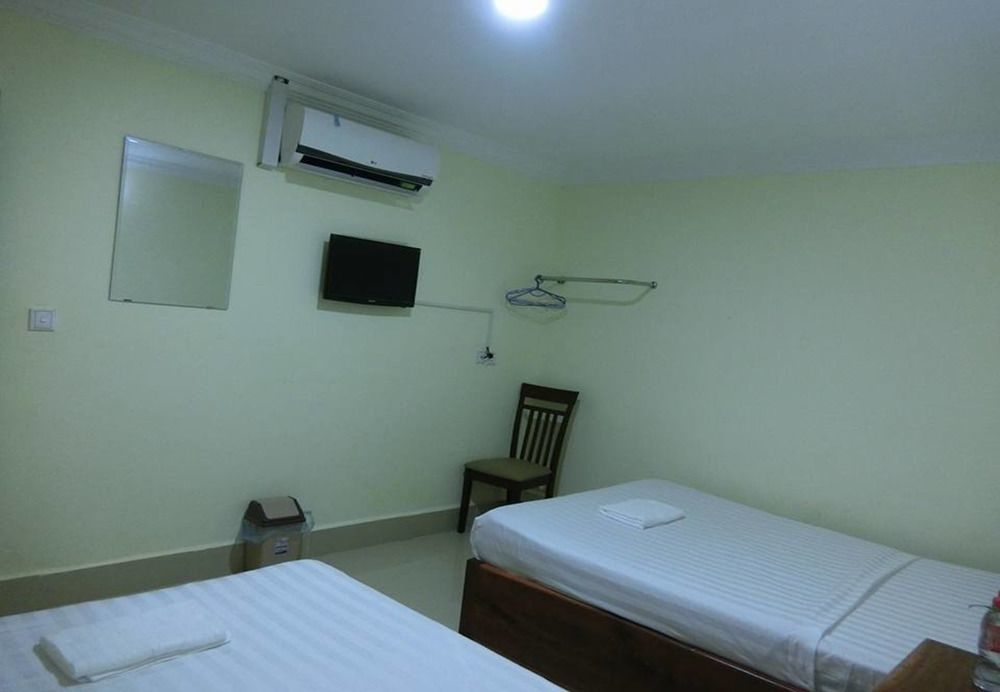 First Hotel Battambang Esterno foto