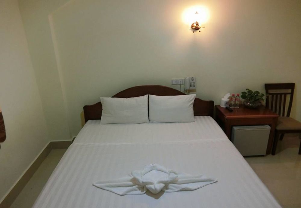 First Hotel Battambang Esterno foto
