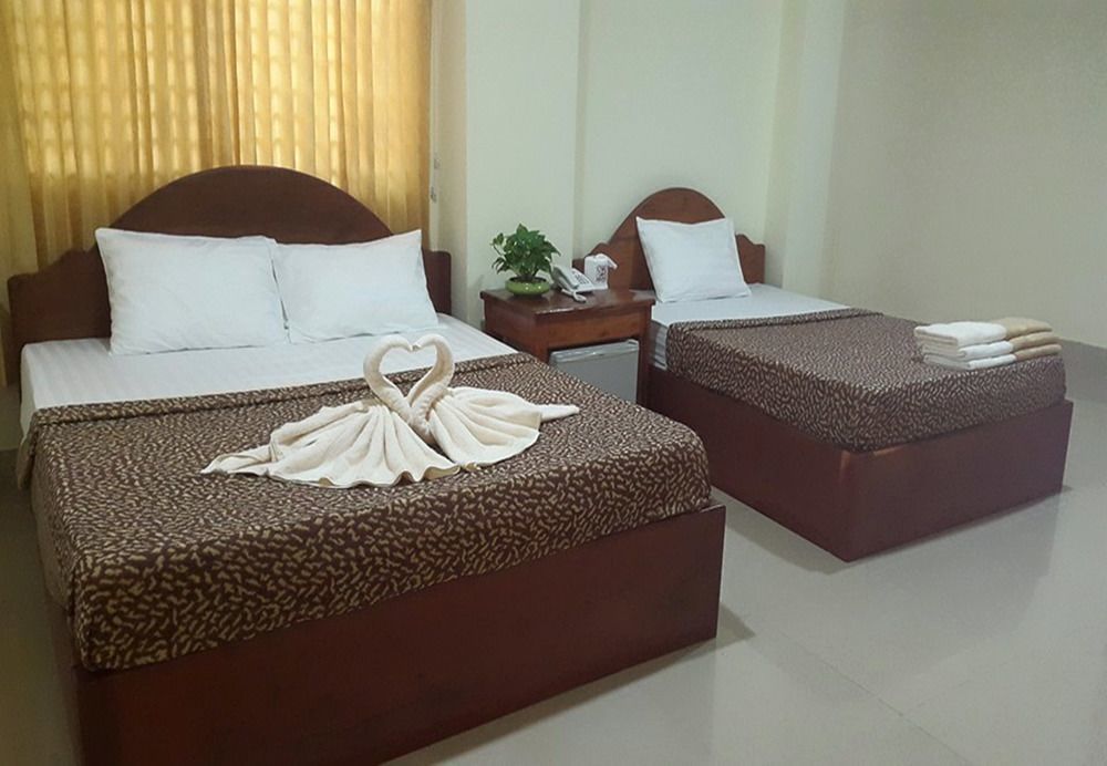 First Hotel Battambang Esterno foto