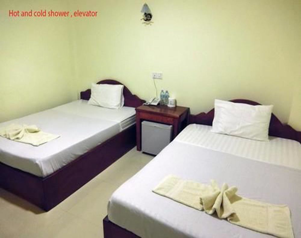 First Hotel Battambang Esterno foto