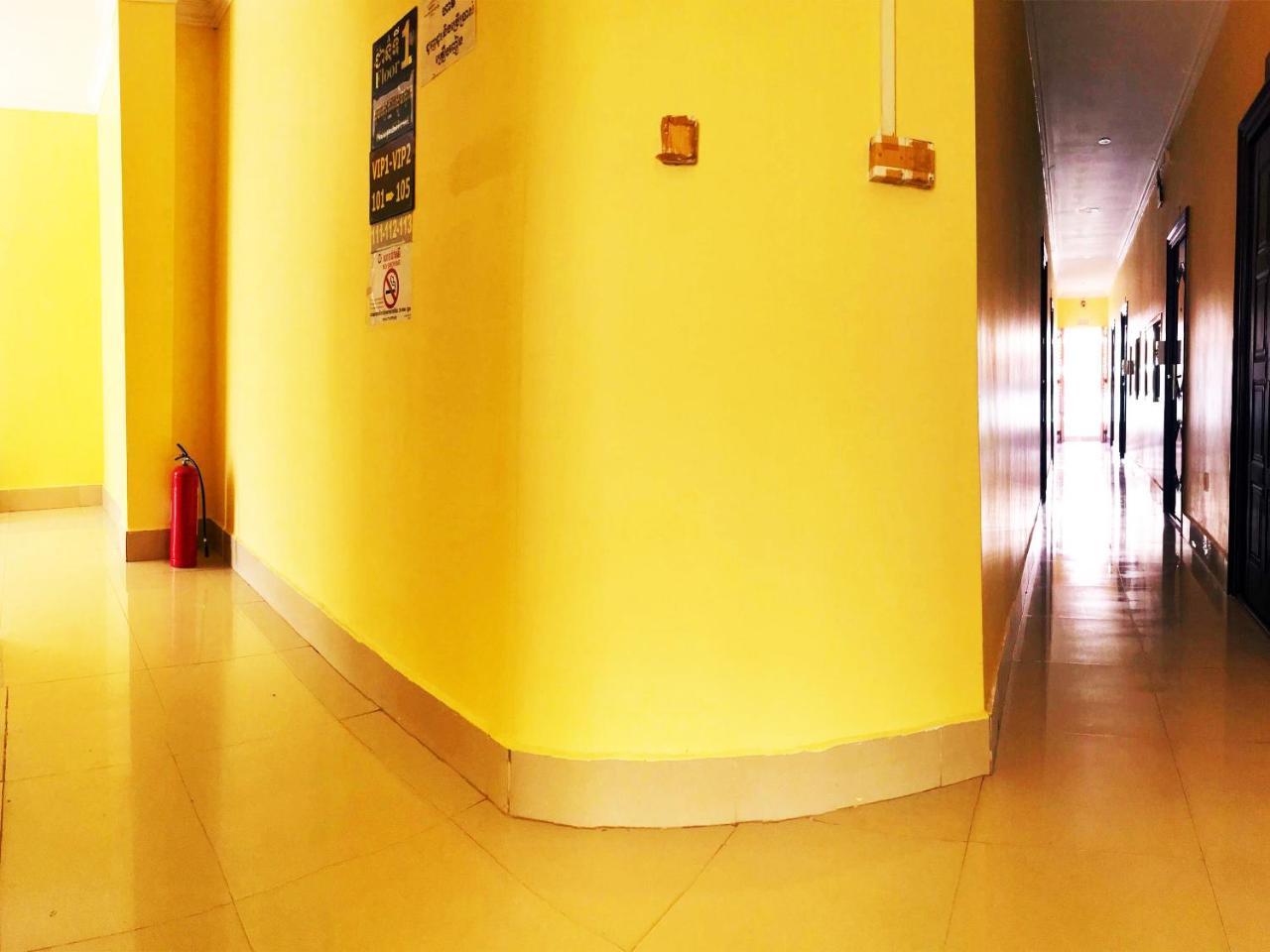First Hotel Battambang Esterno foto