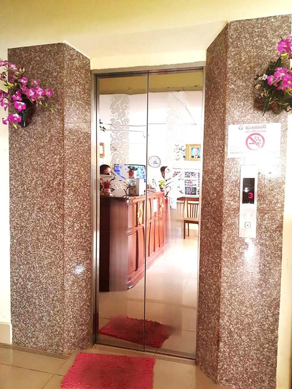 First Hotel Battambang Esterno foto